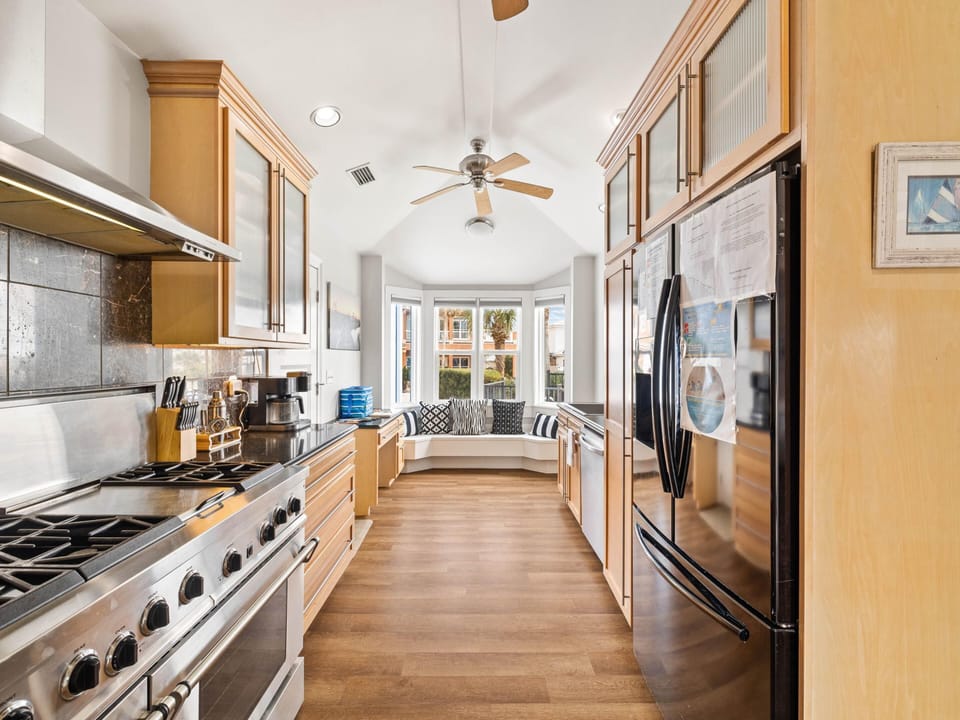 Studio (6 Bedrooms) | Private kitchen