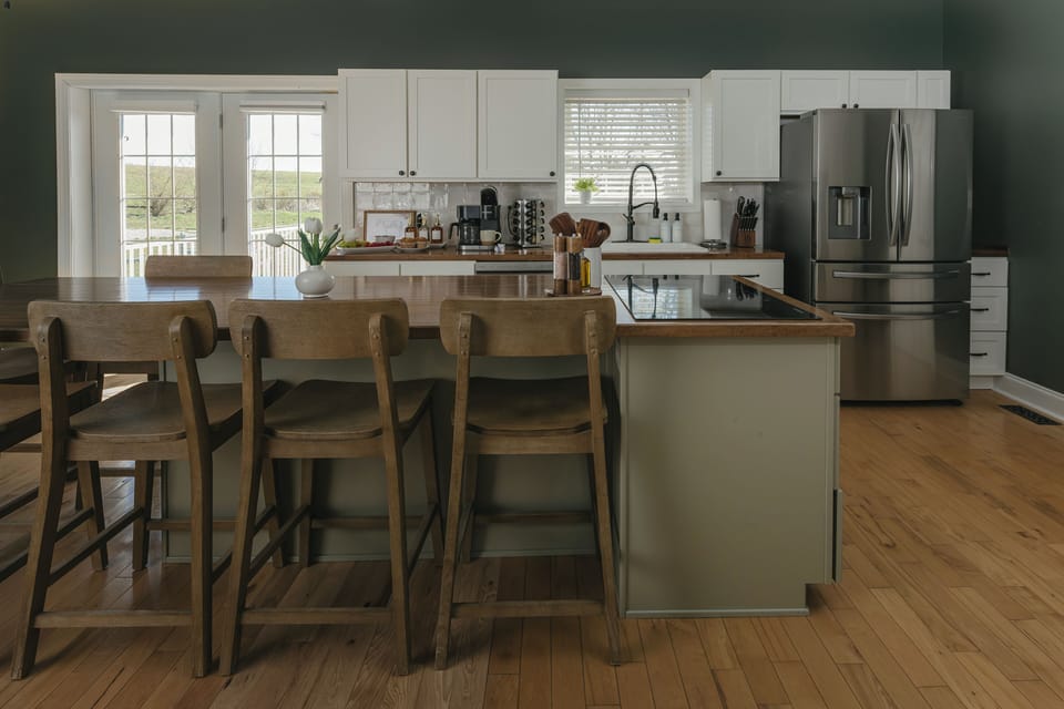 Cook like a pro in our fully stocked chef inspired kitchen with premium utensils