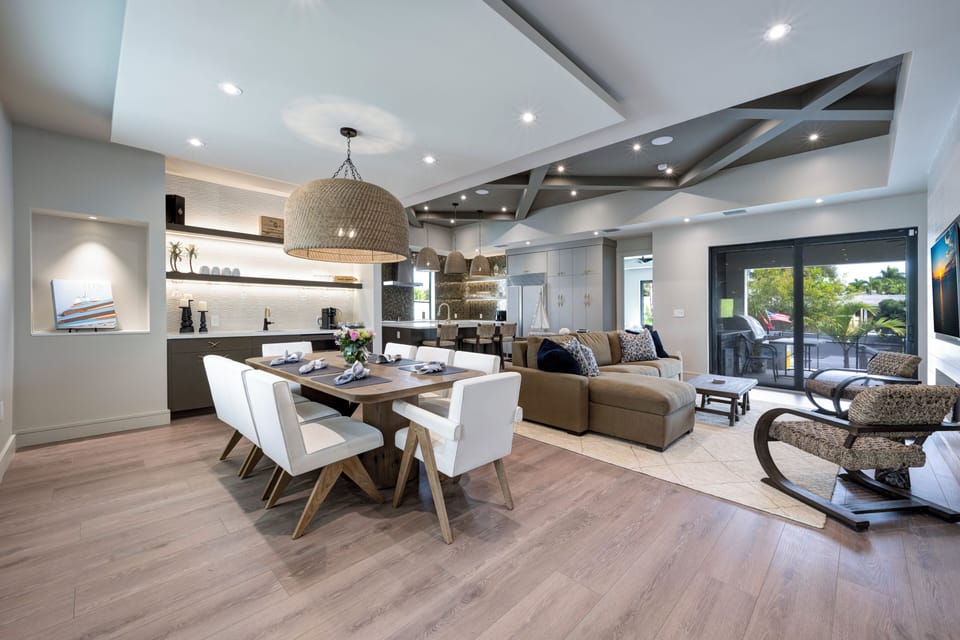 Bar perfectly situated in the dining area for early morning coffee and more