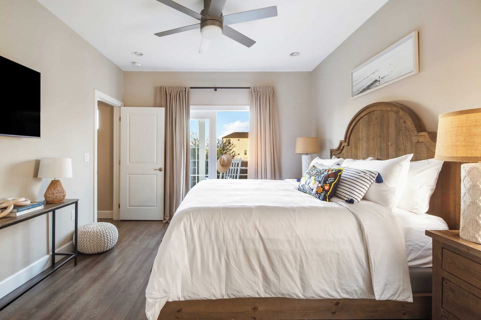 Sleeps 18! Private Pool, Hot Tub, Near Beach Miramar Dream House by Avantstay Cottage in Miramar Beach