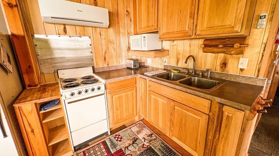 Cabin_8_10