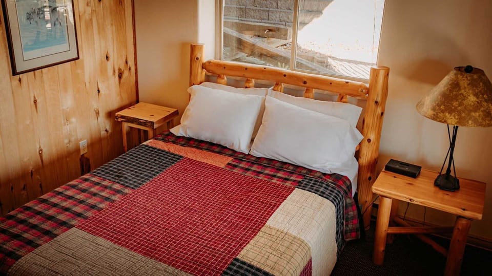 Bedroom (18/19)