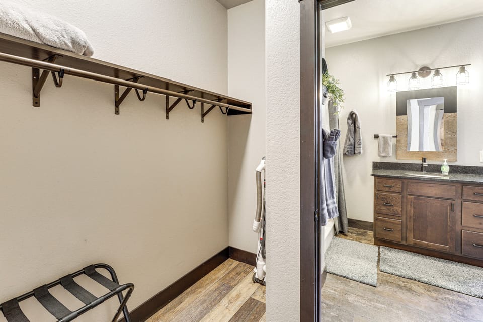 Walk-In Closet | Main Level
