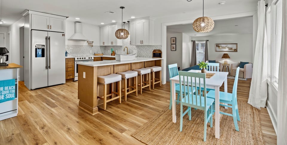 Breakfast Table and Bar