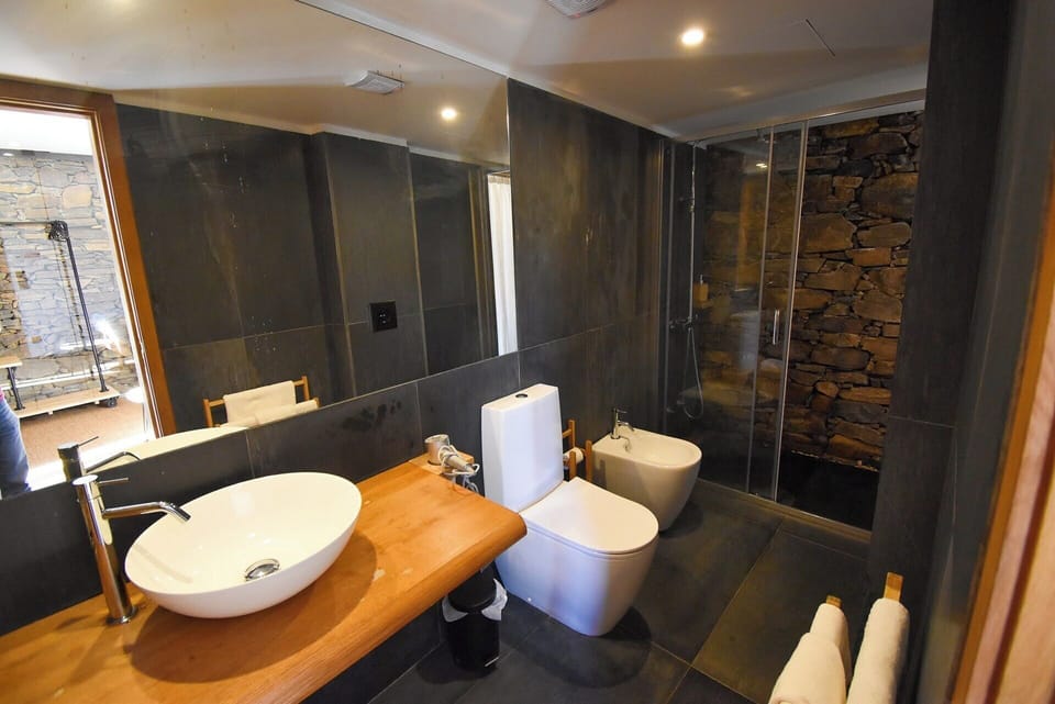 Standard Room, 1 Double Bed, Courtyard View | Bathroom | Shower, hair dryer, bathrobes, slippers