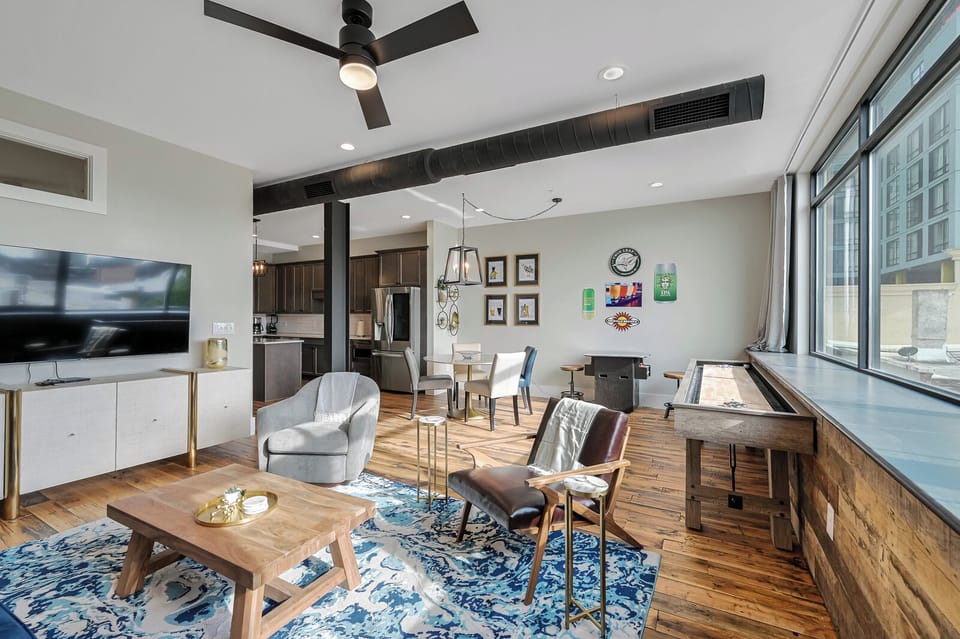 Large Living area has so much room for activities!