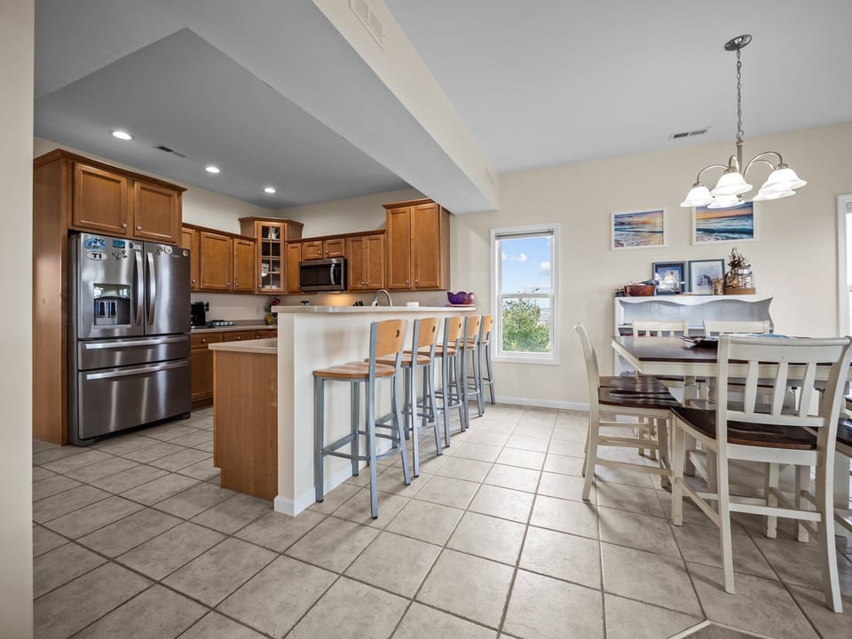 3rd floorDining room seating for 12! Dining, living room and kitchen all OPEN! 