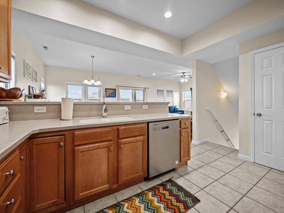 3rd Floor Main living space!Full open kitchen, New Stainless Appliances!