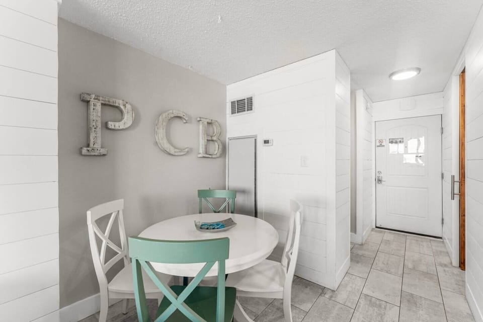 Kitchen, dining table