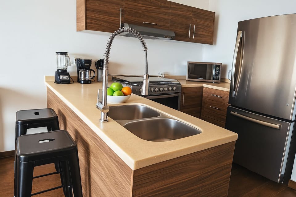 Classic Apartment, Multiple Beds, Balcony, City View | Private kitchen | Fridge, microwave, oven, stovetop