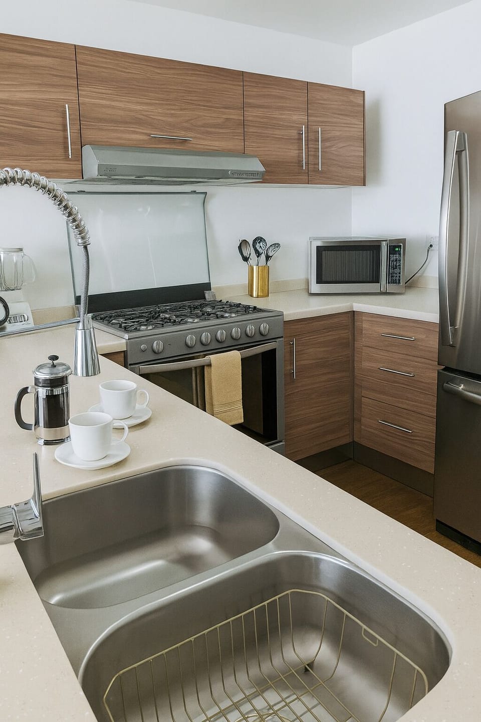 Superior Apartment, 2 Bedrooms, Balcony, Mountain View | Private kitchen | Fridge, microwave, oven, stovetop