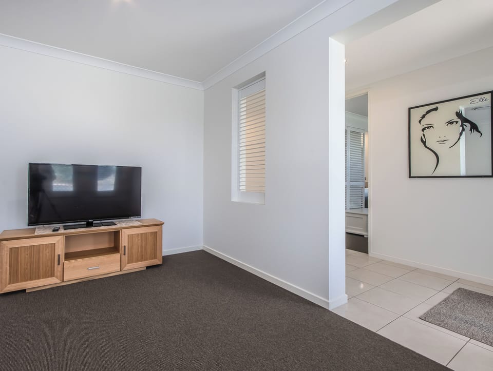 House, 4 Bedrooms | Living area | 55-inch Smart TV with digital channels, Netflix, streaming services