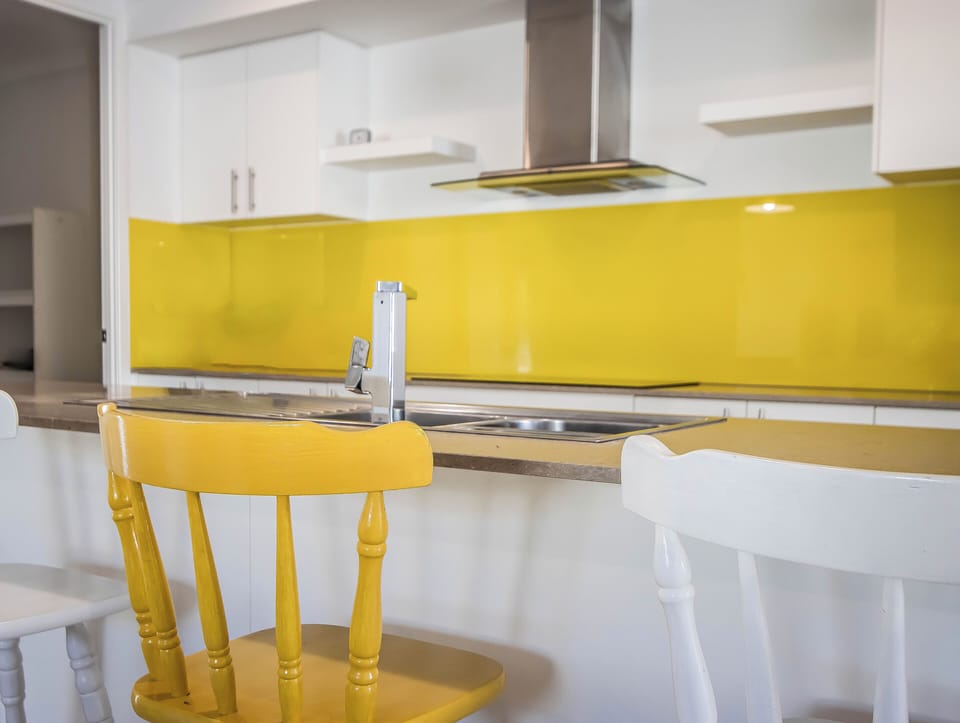 House, 4 Bedrooms | Private kitchen | Electric kettle, dining table