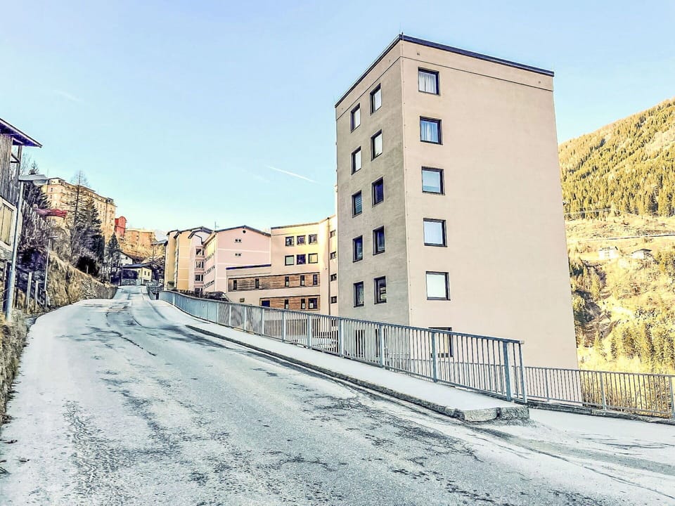 Architecture, Neighbourhood, Residential Area, Apartment, Winter, Snow, Freezing, Slope, Suburb