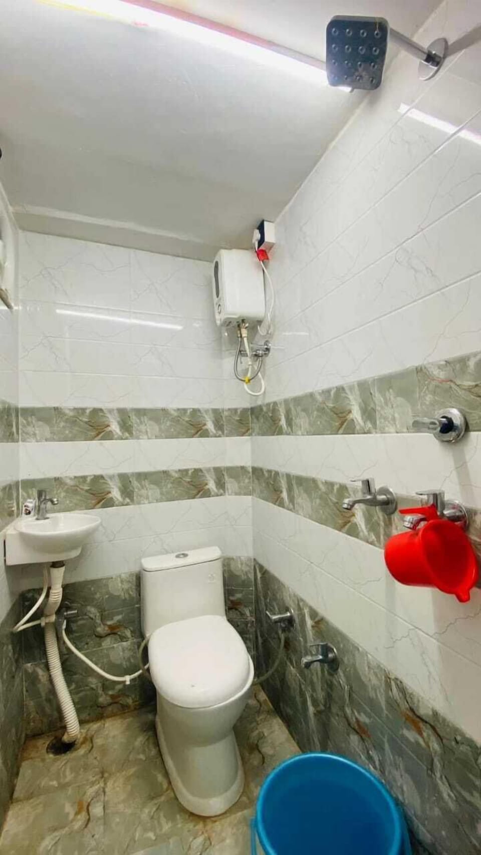 Shower, towels, soap, shampoo