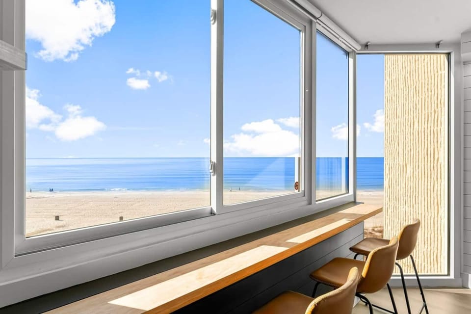 Seating dining area with ocean view