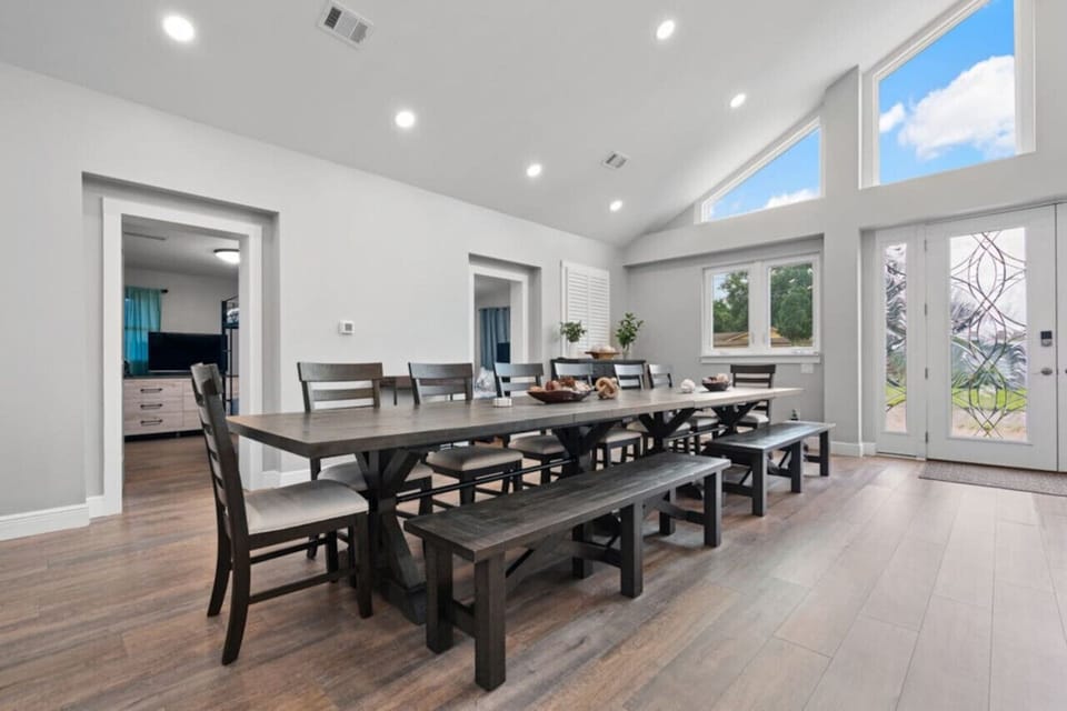 Flooded with natural light, this spacious dining area is perfect for large family meals or special gatherings. The open atmosphere and high ceilings make every meal a memorable experience.