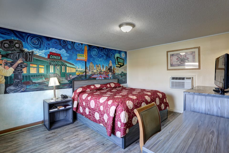 Standard Room, 1 King Bed (One King Bed) | Free WiFi, bed sheets, alarm clocks