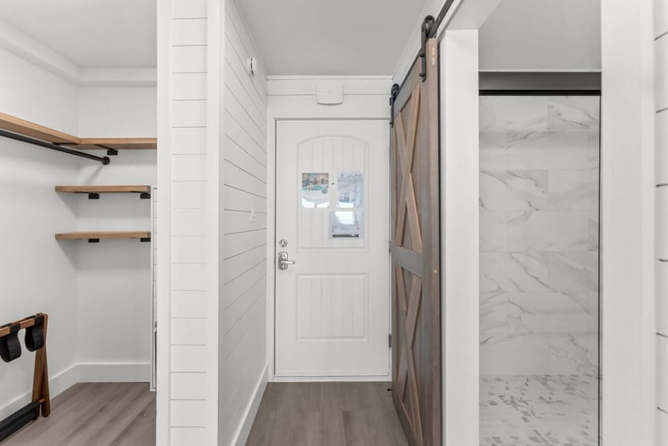 Entrance, closet