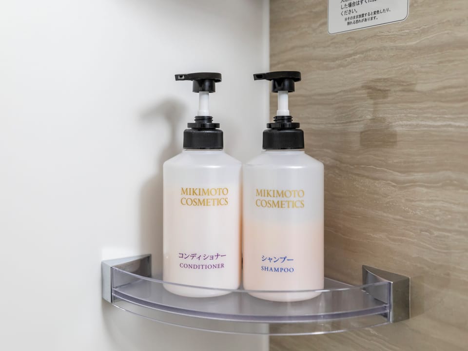 Twin Room, Non Smoking | Bathroom | Combined shower/tub, hair dryer, bidet, towels