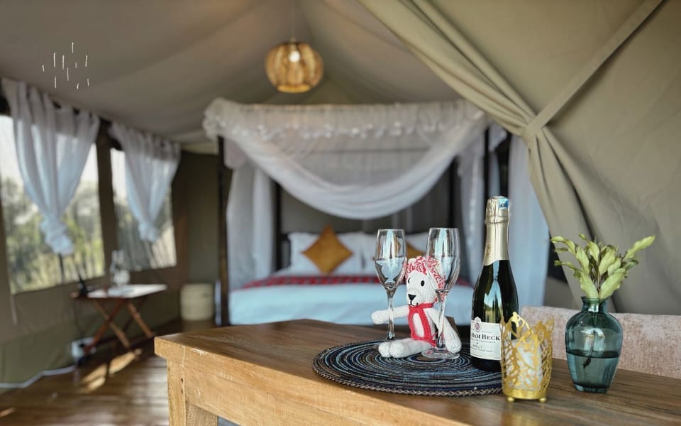 Canopy Couple | Individually furnished, laptop workspace, free WiFi, bed sheets