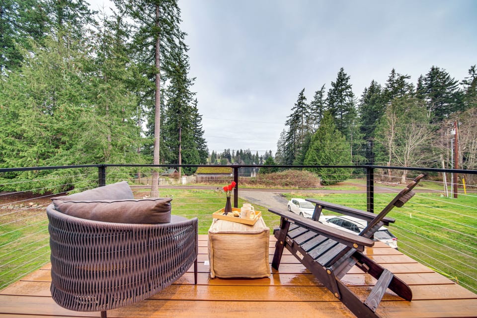 Furnished Balcony & Patio | Lake Views