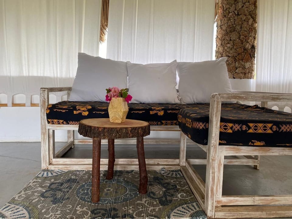 Deluxe Suite, Courtyard View | Living area | TV