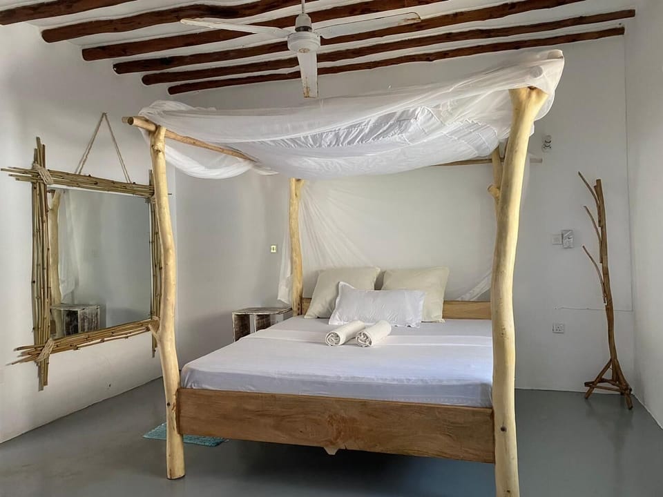 Deluxe Suite, Courtyard View | Laptop workspace, iron/ironing board, free WiFi