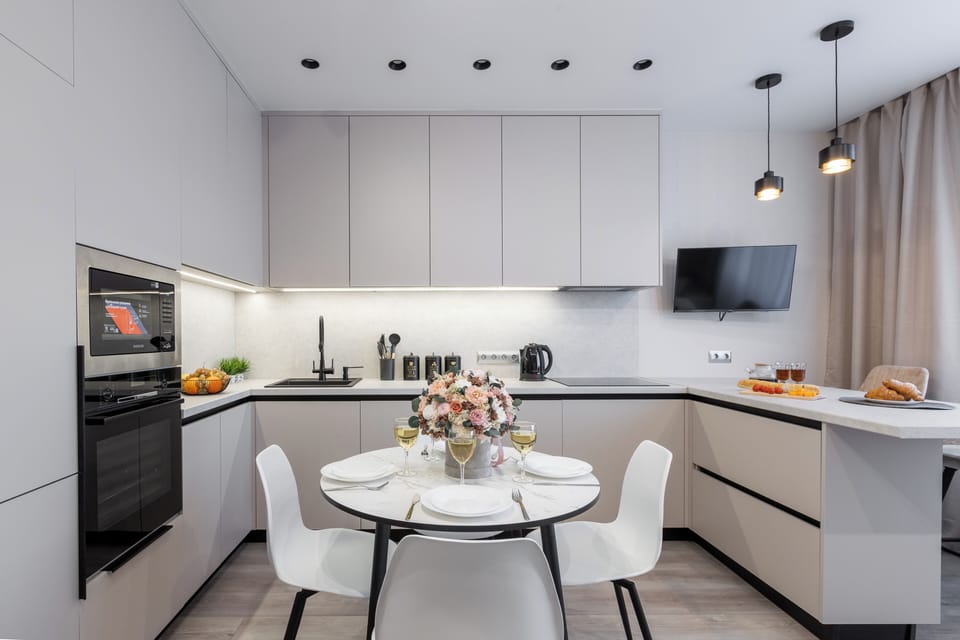 Superior Apartment, Balcony, Park View | Private kitchen | Full-size fridge, microwave, oven, stovetop