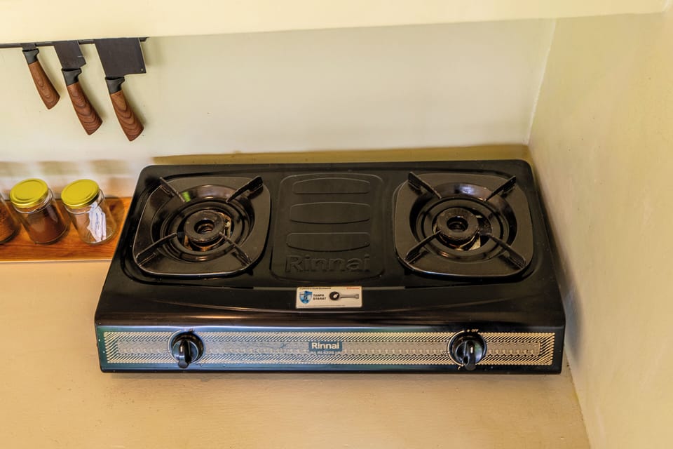 Fridge, stovetop, electric kettle, rice cooker