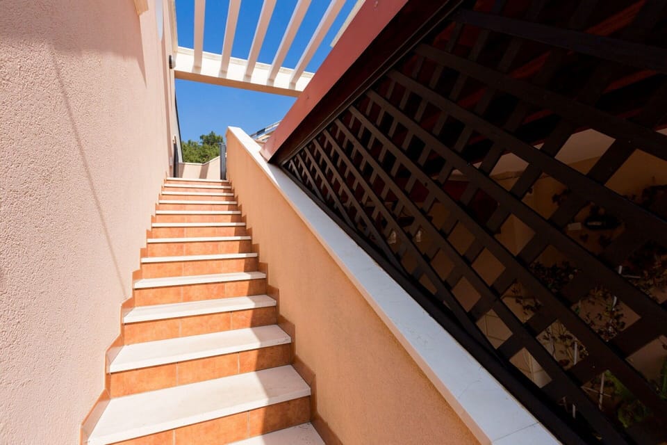 Wood, Composite Material, Wood Stain, Handrail, Daylighting, Stairs, Balcony
