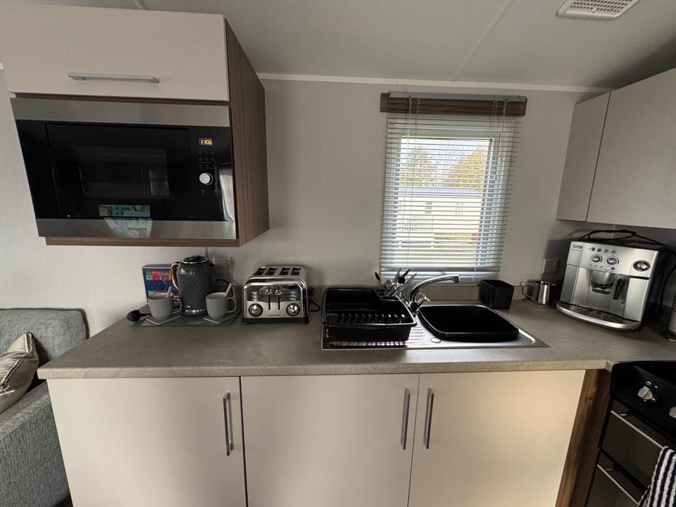 Apartment | Private kitchen | Fridge, microwave, oven, stovetop