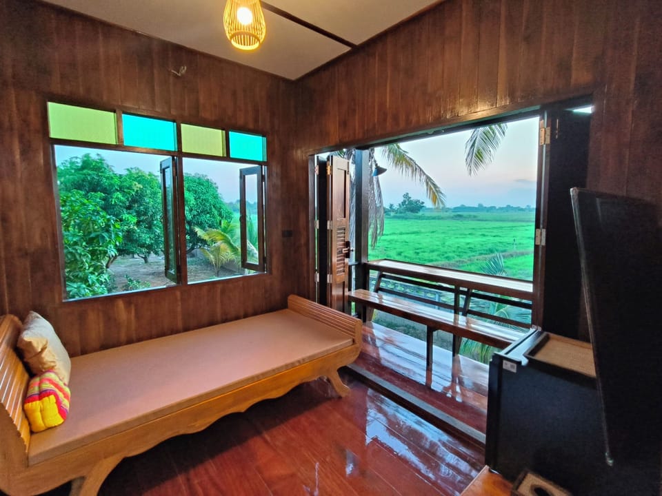 Classic House, Balcony, Garden View | Living area