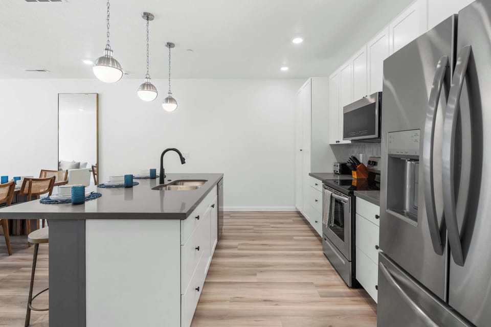 Townhome, Multiple Beds, Balcony, Mountain View (Desert Cliff) | Private kitchen | Fridge, microwave, oven, stovetop