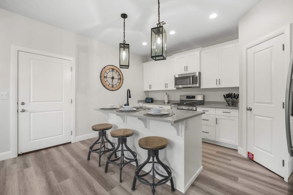 Townhome, Multiple Beds, Patio, Mountain View (Coral River) | Private kitchen | Fridge, microwave, oven, stovetop