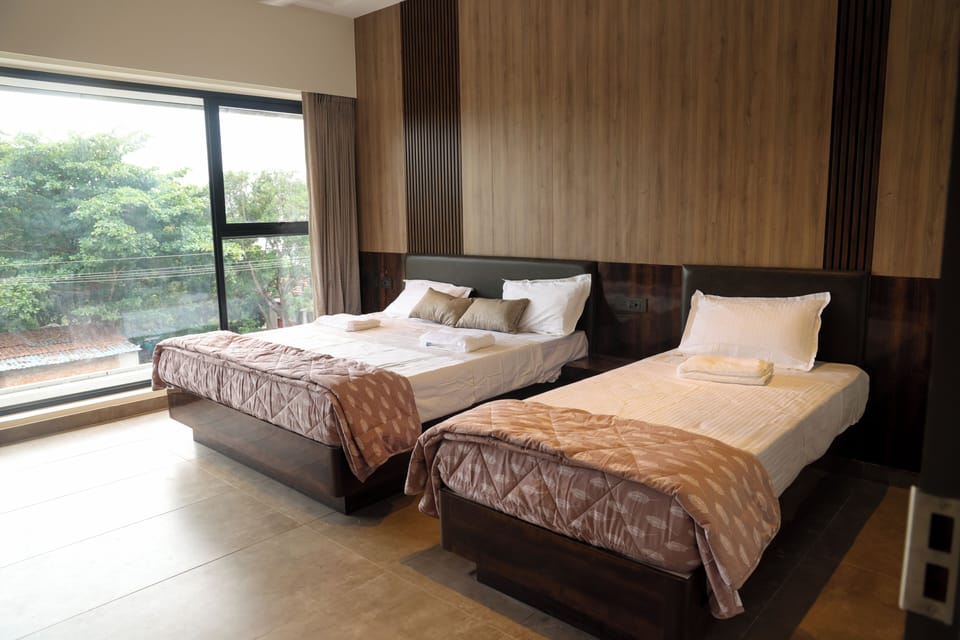 Executive Triple Room | Laptop workspace, free WiFi, bed sheets