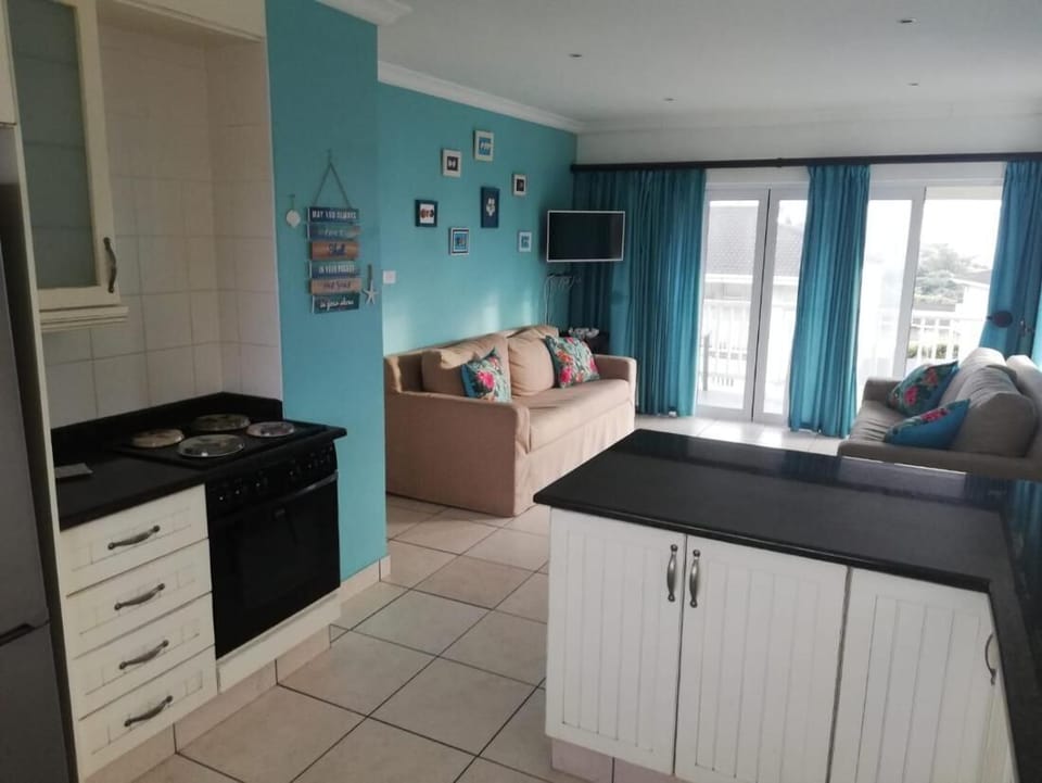 House, 3 Bedrooms, Smoking, Balcony | Living room