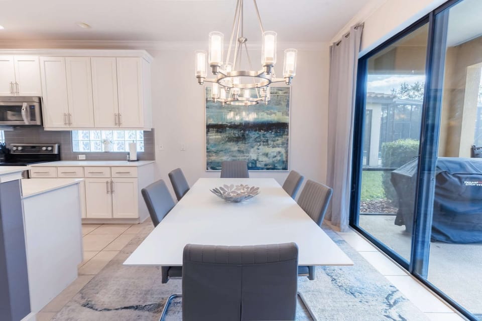 Comfortable &amp; Spacious Dining area