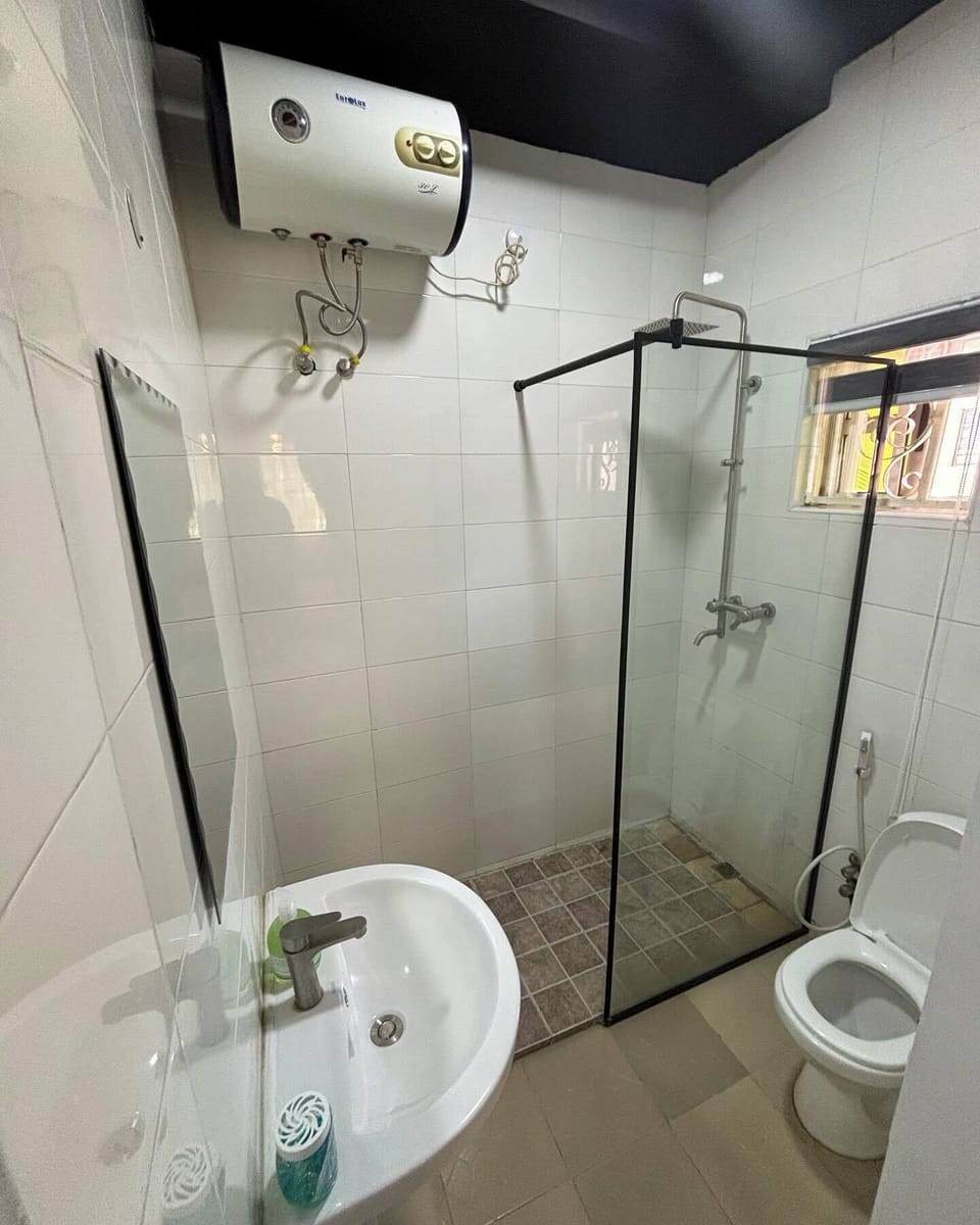 Junior Room, Balcony, City View | Bathroom | Free toiletries, hair dryer, towels, soap