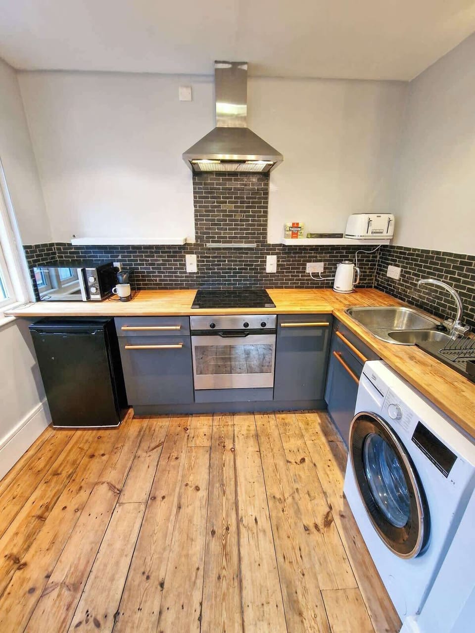 An in-unit washing machine means you can pack light and stay as long as you like