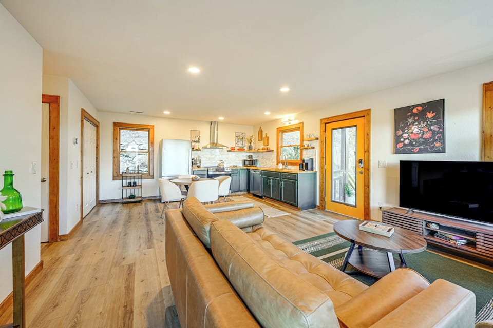 House (2 Bedrooms) | Interior