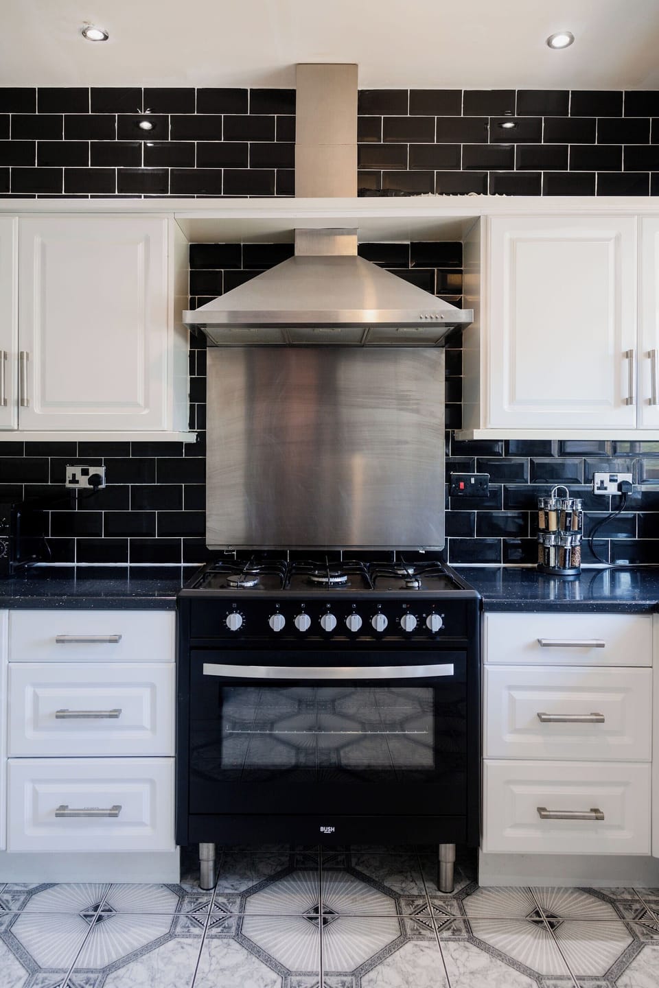 House | Private kitchen | Fridge, microwave, oven, stovetop