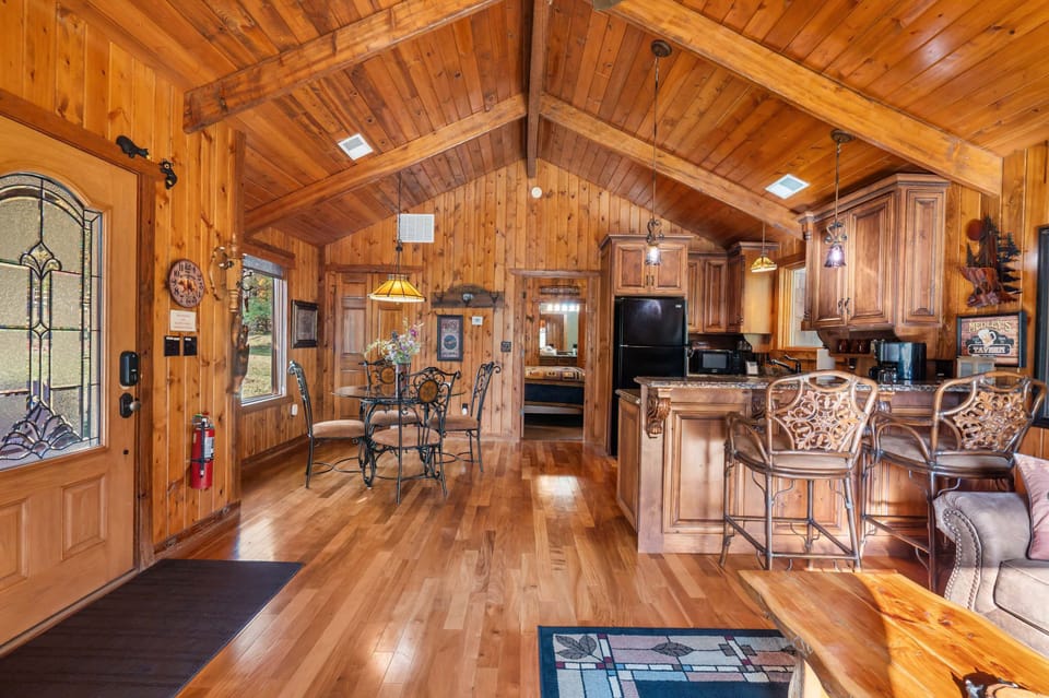 Cabin, 1 King Bed with Sofa bed, Patio, Garden View (Cabin at Rock Canyon) | Interior