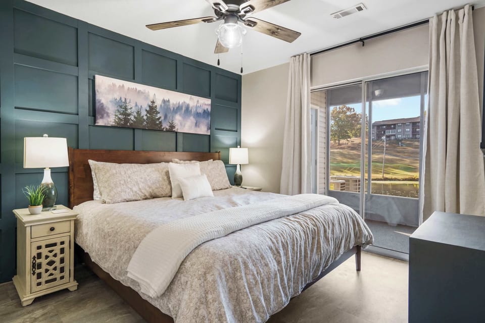 Water's Edge & Golf Course View Apartment in Branson
