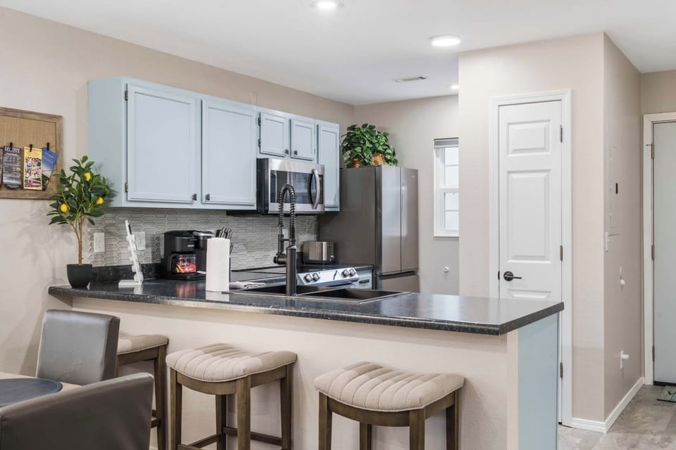 Condo, Multiple Beds, Patio, Golf View (Water's Edge & Golf) | Private kitchen | Fridge, microwave, oven, stovetop