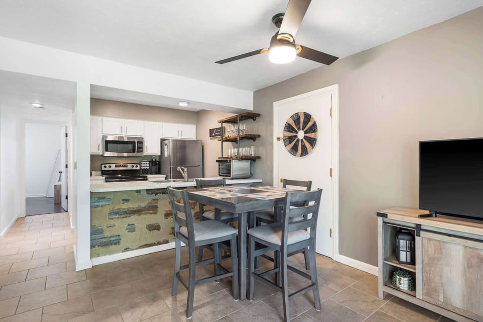 Condo, 1 Queen Bed, Balcony, Golf View (Royale Casa) | Dining