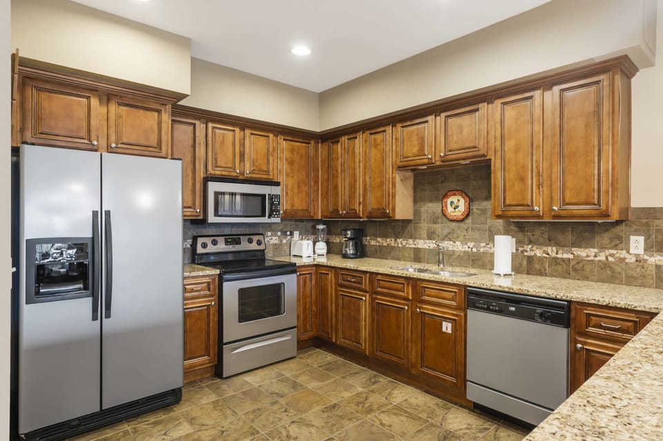 Condo, Multiple Beds, Balcony, Garden View (Branson Hills Getaway) | Private kitchen | Fridge, microwave, oven, stovetop