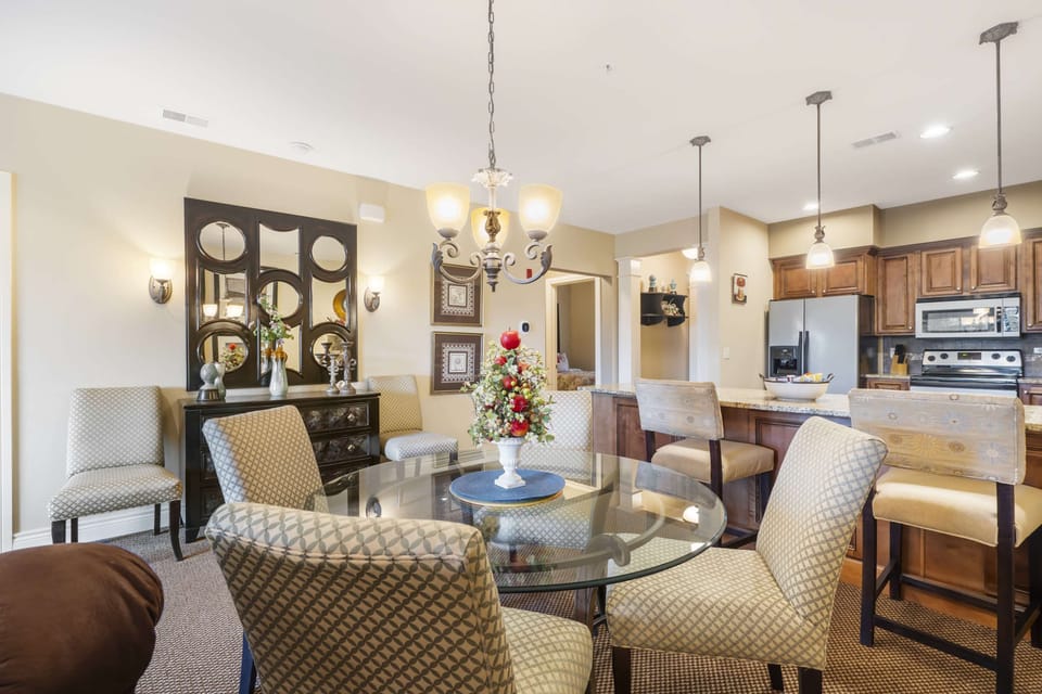 Condo, Multiple Beds, Balcony, Garden View (Branson Hills Getaway) | Dining