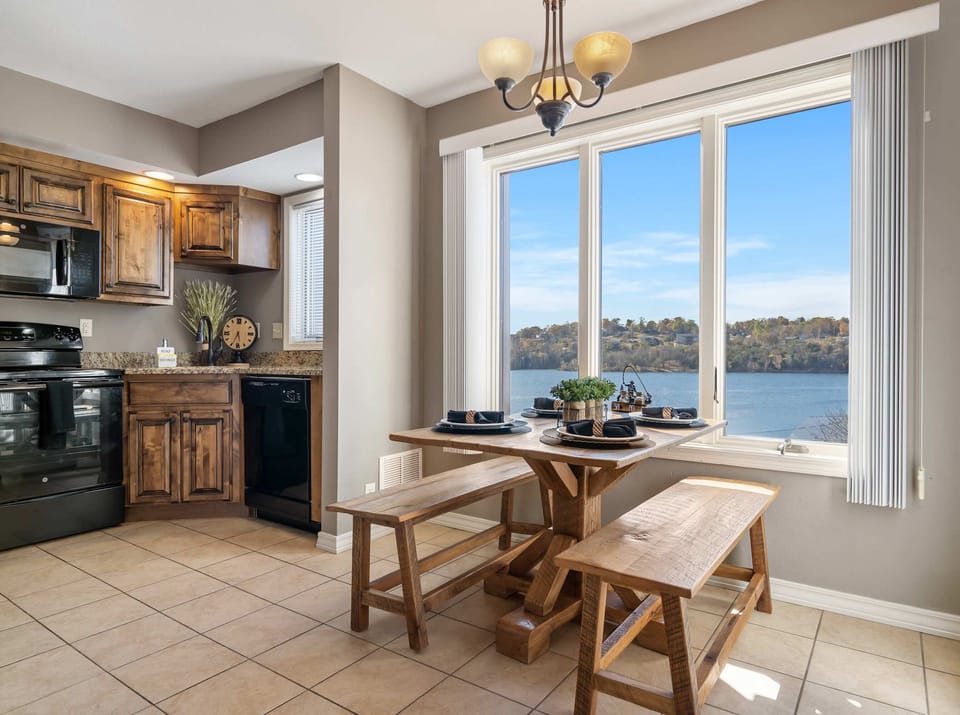 Condo, Multiple Beds, Patio (Lakescape at The Getaways) | Dining