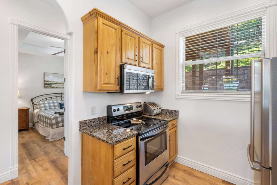 Condo, Multiple Beds, Balcony, Mountain View (Always 80 and Sunny) | Private kitchen | Fridge, microwave, oven, stovetop